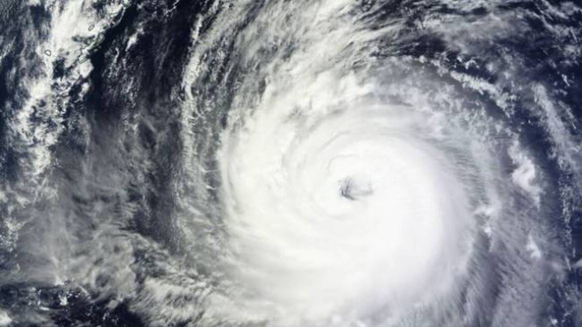 Ο τυφώνας Φανφόν σάρωσε την Οκινάουα και απειλεί το Τόκιο